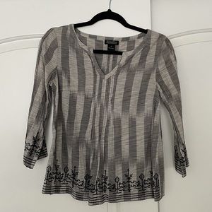 Lucky Mid Sleeve Grey detailed top